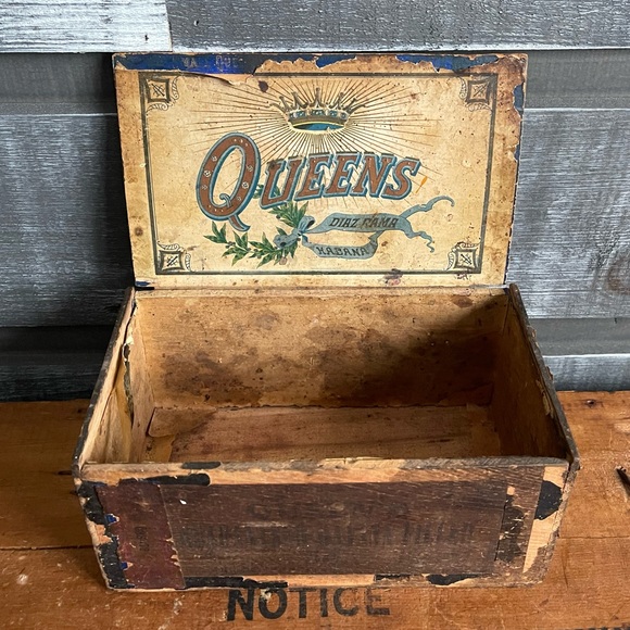 Antique c1915 Queens Trimmed Nailed Guaranteed Havana Filled 5 Cent Cigar Box - Picture 2 of 11